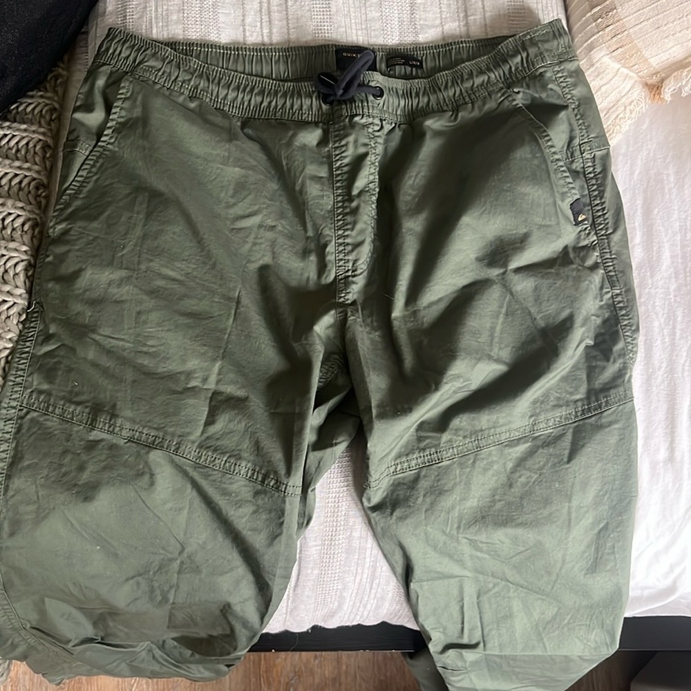 MEns Quiksilver parachute pants large. Forrest green